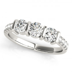 ENGAGEMENT RINGS 3 STONE ROUND